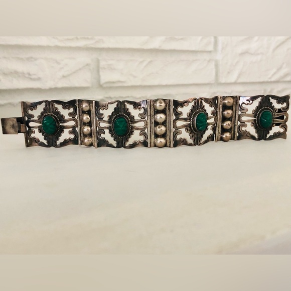 Beautiful Pre Eagle 1940’s Mexican 4 Panel Aztec Face Design - Sterling Bracelet - Picture 6 of 14